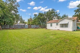 848 1/2 Fisher Street Unit in Houston, TX - Building Photo - Building Photo