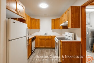 Single Story Unit with Lawn Care Included Ideal for Senior Living in Claresholm, AB - Building Photo - Building Photo