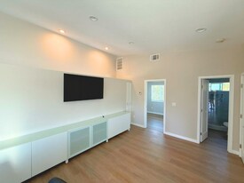 5007 La Dorna St in San Diego, CA - Building Photo