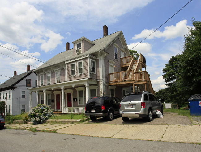 50 Franklin St in Milford, MA - Foto de edificio - Building Photo