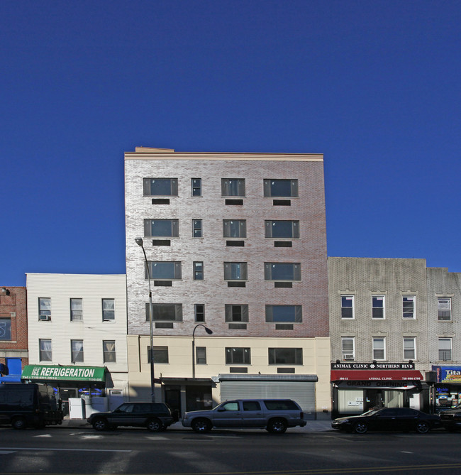 106-09 Northern Blvd in East Elmhurst, NY - Building Photo - Building Photo