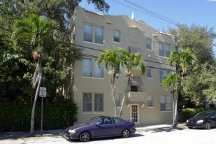 2401 SW 28th St in Miami, FL - Building Photo