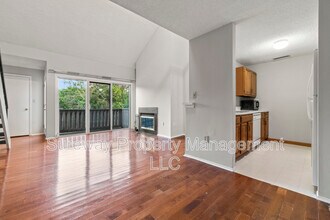 902 Aspen Dr in Plainsboro, NJ - Building Photo - Building Photo