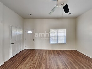 2114 Debbie Ln in La Vergne, TN - Foto de edificio - Building Photo