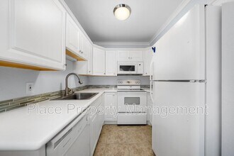 4050 Porte La Paz in San Diego, CA - Building Photo - Building Photo