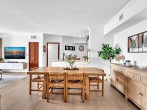 17150 N Bay Rd, Unit 2205 in Sunny Isles Beach, FL - Building Photo - Building Photo