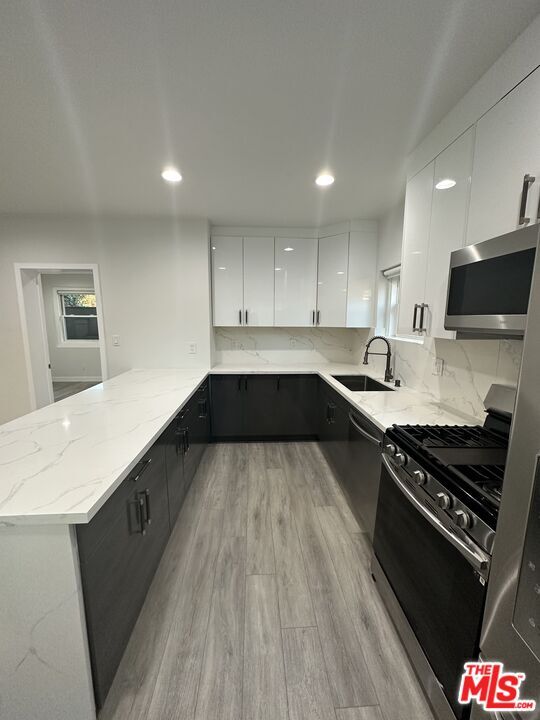 property at 608 W Hillcrest Blvd