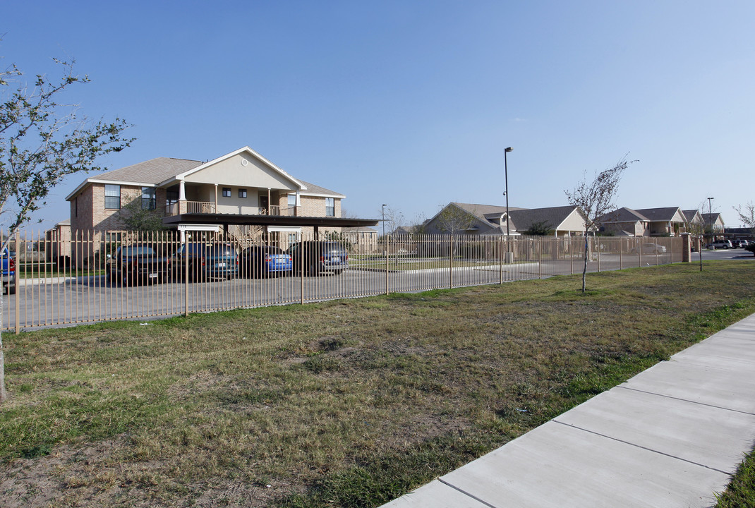 La Villa De Alton in Alton, TX - Building Photo