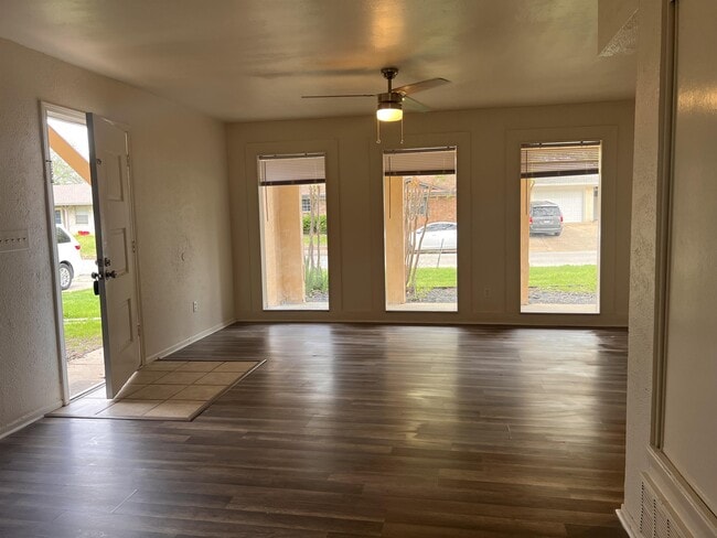 5429 Prince Dr in Lake Dallas, TX - Building Photo - Building Photo