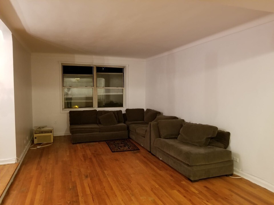 94-01 64th Rd in Queens, NY - Building Photo