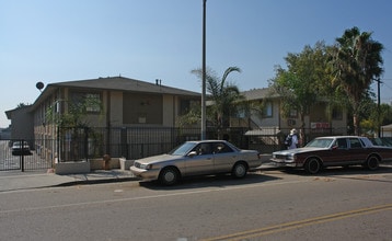 La Posada Del Sol in Spring Valley, CA - Foto de edificio - Building Photo