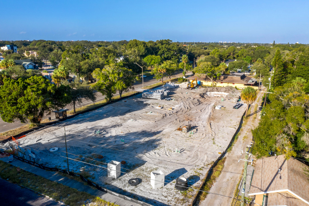 Six Point Row Townhomes in St. Petersburg, FL - Building Photo