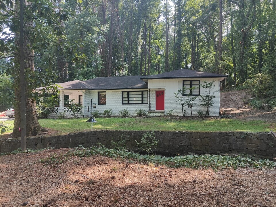 3466 Rockhaven Cir NE in Atlanta, GA - Building Photo