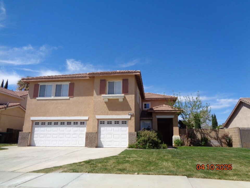 42525 Cinnabar Ct in Lancaster, CA - Building Photo