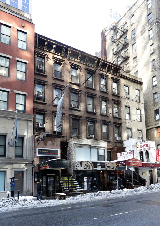 152 E 46th St in New York, NY - Building Photo