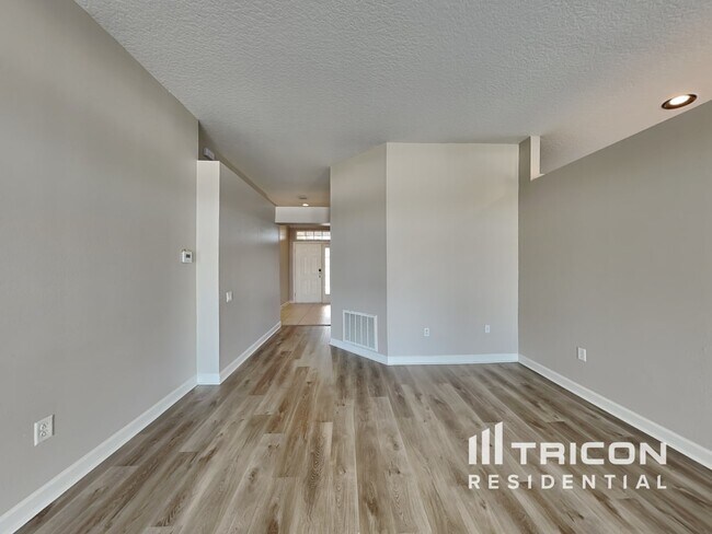 945 Ridge Haven Dr in Brandon, FL - Foto de edificio - Building Photo