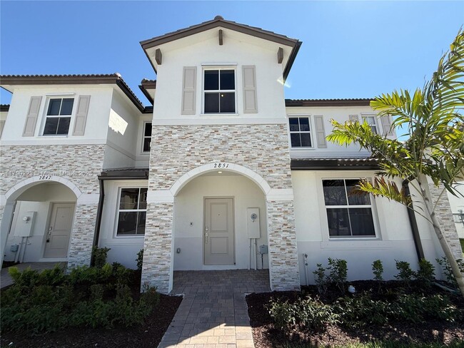 2851 SE 25th Ave in Homestead, FL - Building Photo - Building Photo