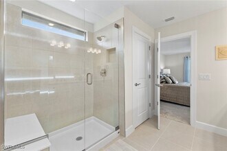 2147 Yellowfin Cir in Naples, FL - Foto de edificio - Building Photo