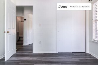 Private bedroom in 4 bed/1 bath Home in Austin, TX - Building Photo - Building Photo