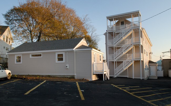 6R Salem St in Woburn, MA - Building Photo - Building Photo