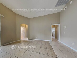 6938 Gray Catbird Loop in Wesley Chapel, FL - Foto de edificio - Building Photo