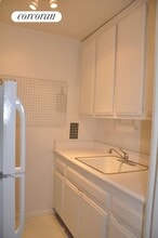 220 E 57th St in New York, NY - Building Photo - Building Photo