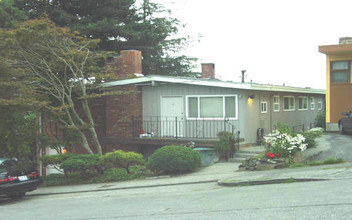 2327 W Plymouth St in Seattle, WA - Building Photo - Building Photo