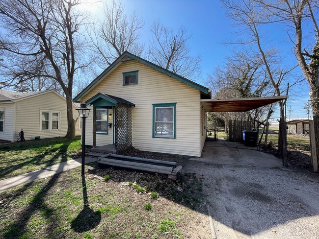 715 N Chestnut St in McPherson, KS - Building Photo - Building Photo