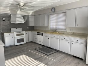 131 North Blakely Street in Dunmore, PA - Building Photo - Building Photo