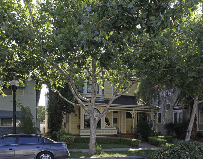 562 S 6th St in San Jose, CA - Foto de edificio - Building Photo