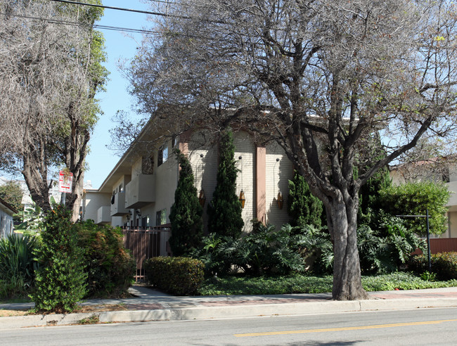 11667 Ohio Ave in Los Angeles, CA - Building Photo - Building Photo