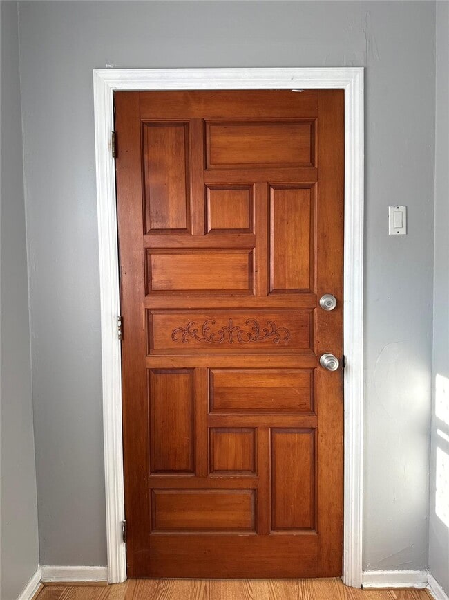 property at 25 Milford Pl
