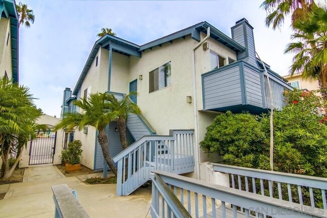 4704 W Point Loma Blvd in San Diego, CA - Building Photo - Building Photo