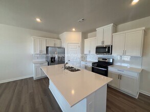 4802 W Planetree St in Fayetteville, AR - Building Photo - Building Photo