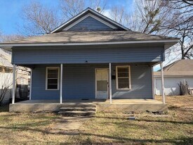 320 9th St NW in Paris, TX - Building Photo