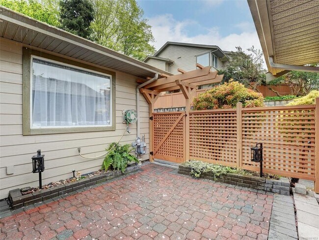 2190 Drennan St in Sooke, BC - Building Photo - Building Photo
