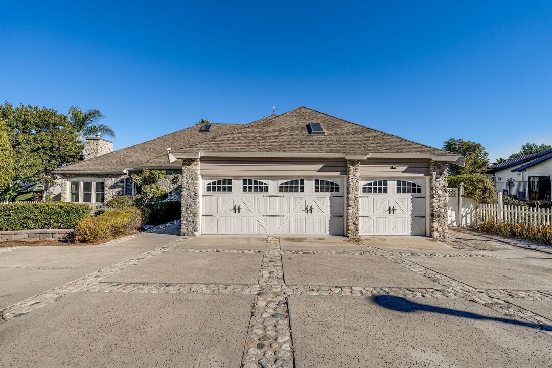 2608 La Costa Ave in Carlsbad, CA - Building Photo