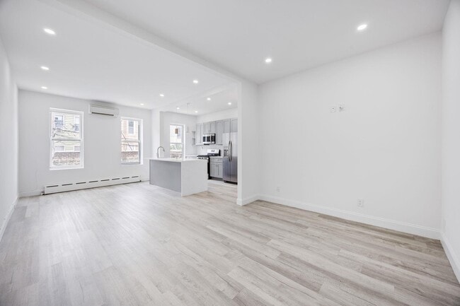 71-52 68th St in Queens, NY - Building Photo - Building Photo