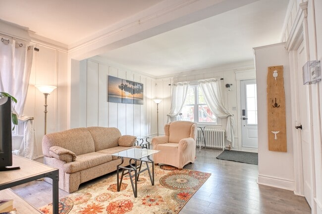 property at 1849 De La Bastille Rue