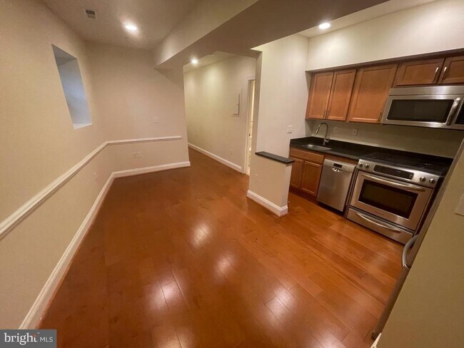 1033 Park Rd NW in Washington, DC - Building Photo - Building Photo