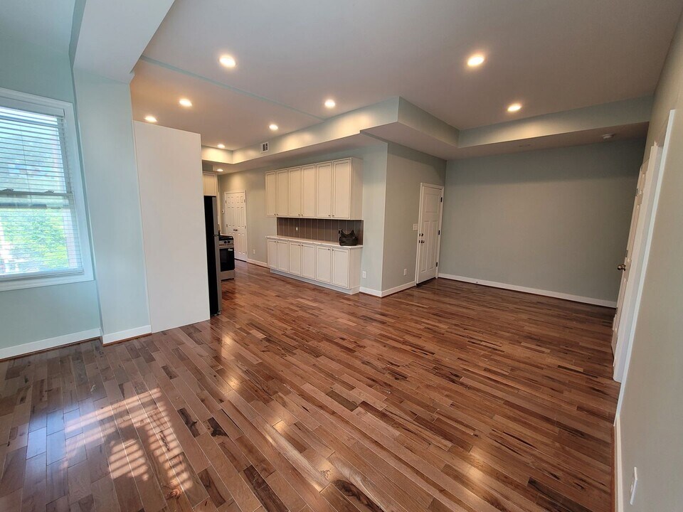 2901 N Calvert St in Baltimore, MD - Building Photo