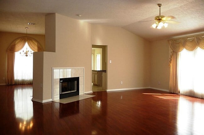 211 Hartwood Ct in Sugar Land, TX - Building Photo - Building Photo
