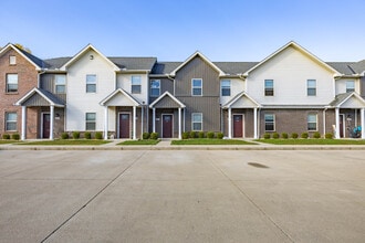 Little Creek Townhomes in Amelia, OH - Foto de edificio - Building Photo