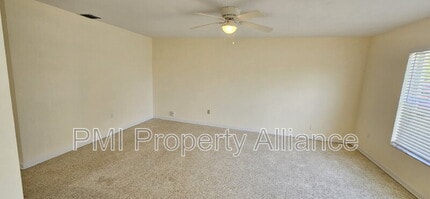 616 N Hartley Cir in Deltona, FL - Foto de edificio - Building Photo