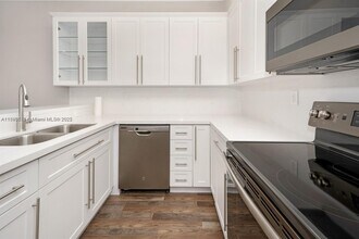 4465 SW 160th Ave in Miramar, FL - Foto de edificio - Building Photo