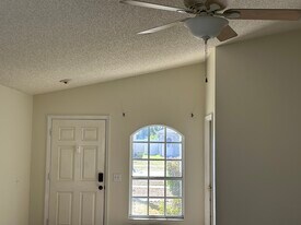 6142 Lanshire Dr in Tampa, FL - Building Photo