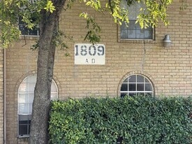 1809 Roman Rd in Grand Prairie, TX - Building Photo