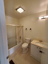 1008 Commons Dr in Sacramento, CA - Building Photo - Building Photo