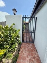 11570 SW 83rd Terrace in Miami, FL - Building Photo - Building Photo