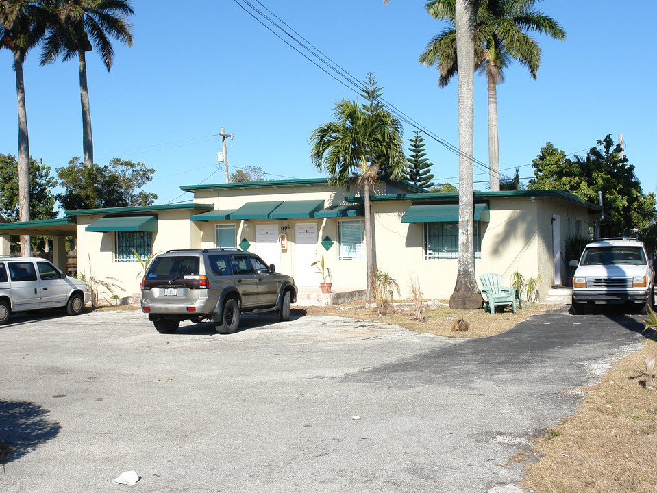 1494 W Dixie Hwy in Homestead, FL - Building Photo